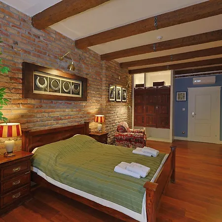 Apartment Old House 2 *