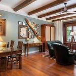 Апартаменти Old House 2 *